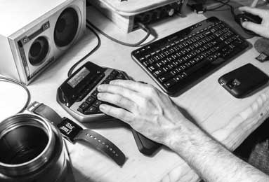 攀上高枝！比亚迪重金赞助曼城，网友调侃：王钰栋终于有机会踢欧冠了